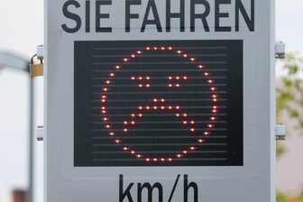 Heinrichsort: Geschwindigkeit wird gemessen - Eine solche Geschwindigkeitsanzeige wurde jetzt in Heinrichsort aufgestellt.