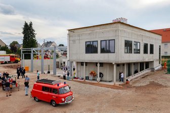 Heinrichsort: Richtfest bei der Feuerwehr – leichte Verzögerung beim Bau - Der Rohbau steht: Zwei Monate später als geplant wurde am Dienstagabend Richtfest gefeiert.