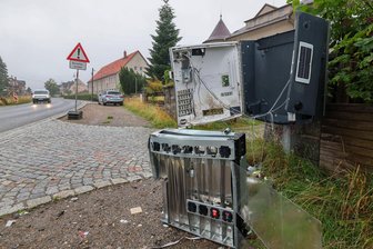 Heinrichsort: Straße nach Sprengung von Zigarettenautomaten voll gesperrt - Am Ortseingang von Heinrichsort aus Richtung Lichtenstein wurde am Wochenende ein Zigarettenautomat gesprengt.