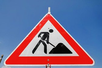 Heinsdorfer Straße in Reichenbach erneut voll gesperrt - Jetzt wird wieder in die Hände gespuckt: Die Winterpause an der Baustelle Heinsdorfer Straße endet. 