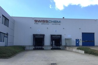 Heinsdorfergrund: Wie sich die Spezialfirma Swiss-Chem aus der Krise kämpft - Swiss-Chem Deutschland am Gewerbering in Heinsdorfergrund stellt Hightech-Klebeprodukte sowie Dachbahnen für die Gebäudeabdichtung her.