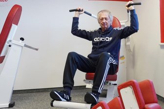 Heinz aus der Mucki-Bude - Heinz Dietzsch im Fitnessstudio im Zwickauer Johannisbad.