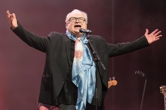 Heinz-Rudolf Kunze, Russenparade und Highland Games: Was am Wochenende in Westsachsen los ist - Heinz-Rudolf Kunze kommt am Freitagabend mit der Big Band der Bundeswehr auf die Zwickauer Freilichtbühne.