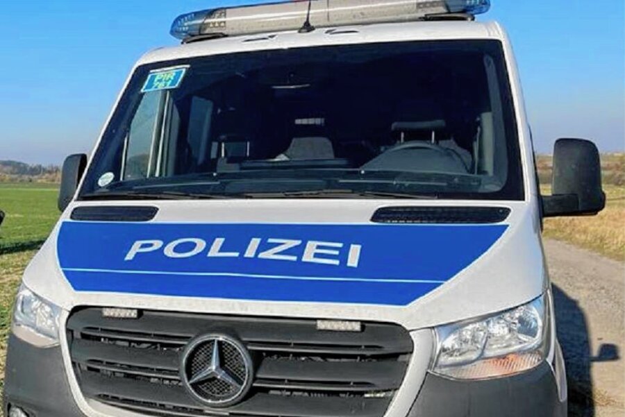 Heinzebank: 23 eingeschleuste Personen auf B 174 festgenommen - Die Bundespolizei hat 23 eingeschleuste Perasonen festgenommen. 