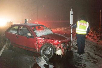 Heinzebank: Vier Verletzte bei Unfall auf B 101 - 