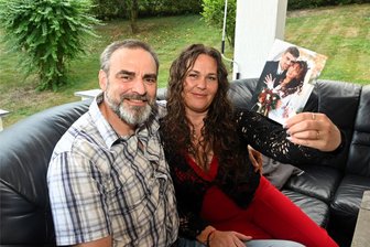 Heirat mit Schnapszahl am 9. 9. 99 in Hainichen: Dieses Paar feiert nun Silberhochzeit - Madlen Hammermüller-Teuchert und Norman Teuchert feiern nun Silberhochzeit. Geheiratet haben sie an einem ganz besonderen Tag: am 9.9. 1999. Hochzeitsbilder gibt es davon eine Menge.