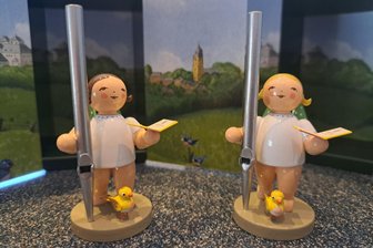 Heiß begehrte Wendt- und Kühn-Figuren: Engel-Spendenaktion zieht Sammler aus ganz Deutschland nach Augustusburg - Darauf freuten sich die Sammler: Wendt- und Kühn-Figuren mit Orgelpfeife.