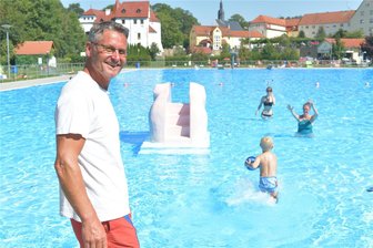 Heiß, heißer, am heißesten: Freibad Weißenborn verlängert die Saison - Im Freibad Weißenborn ist René Schneider als Fachangestellter für Bädertechnik tätig.
