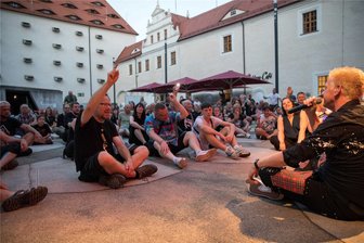 Heiß, heißer, Freiberger Sommernächte - Am Freitagabend wurde es rockig im Schlosshof Freiberg: „Die Toten Ärzte“ waren zu Gast, eine Tribute Show von „Die Ärzte“ und „Die Toten Hosen“.