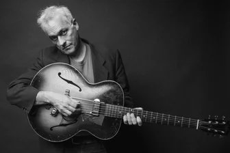 Heiße Phase beim Musik- und Kunstfestival in Plauen: Warum Sie das nicht verpassen sollten - Ohne ihn wären die Platten von Tom Waits wohl nur halb so gut: Marc Ribot spielt am Freitag.