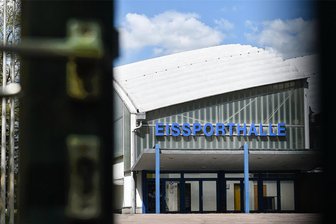 Heiße Pommes und kalte Kufen: Eissportzentrum Chemnitz zieht Bilanz - Eissporthalle oder Eisschnelllaufbahn stehen täglich zu verschiedenen Zeiten für öffentliches Eislaufen bereit.