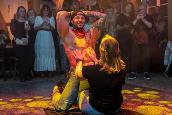 Heiße Show und gute Stimmung: Ladies lassen es bei Frauentagsparty im Vogtland krachen - 