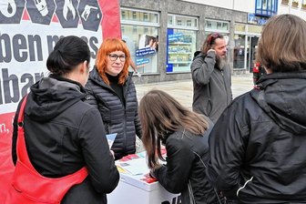 Heißer Herbst in Mittweida: Die Linke hat ein Problem mit Putin - Die Partei Die Linke um Kreisvorsitzende Marika Tändler-Walenta brachte den "heißen Herbst" nun auch nach Mittweida. 