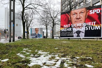 Heißer Winterwahlkampf? Diese Parteien werden in Chemnitz am häufigsten angegriffen - Auf der Brückenstraße in Chemnitz stehen seit dieser Woche Großplakate der Spitzenkandidaten von CDU und SPD.