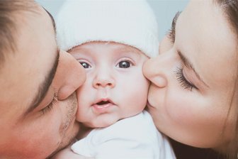 Heißes Wochenende im Vogtland: Hebamme gibt Tipps im Umgang mit Babys an heißen Sommertagen - Für Eltern ist das erste Jahr mit Baby etwas ganz Besonderes. Und der erste Sommer kann zur Herausfoderung werden, vor allem bei Hitze.