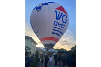 Heißluftballon landet mitten in Chemnitzer Wohngebiet - Auf der Unritzstraße in Rabenstein landete am Sonntag ein Heißluftballon mitten im Wohngebiet.
