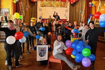 Helau aus Rossau und Ringethal: Karten für Fasching sind wieder gefragt - Der Rossauer Karnevalsclub um seine Präsidenten Maria Reinke (vorn auf ihrem Hocker) hat den Saal des Ottendorfer Landgasthofes für seine Fete vorbereitet. 
