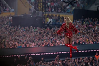 Helene Fischer startet in Dresden ihre Jubiläumstour – die schönsten Bilder vom Auftakt - Die Sängerin hat ihre Stadiontour 2026 im Rudolf-Harbig-Stadion eröffnet.