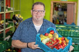 Helfer mit Herz: Aus dem Testzentrum zur Tafel - Sven Schröder ist der neue Teamleiter bei der Plauener Tafel. Er war zuvor in einem Corona-Testzentrum tätig.