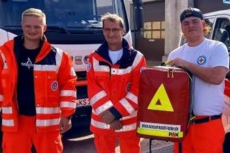 Helfer reisen wieder gen Westen - Philipp Buchta, Holger Lang und Paul Kunze (v. l.) brachen zu einem weiteren Einsatz im Rahmen der Katastrophenhilfe auf.