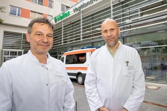 Helios eröffnet neue Lungenklinik - Marco Theilig (links) übernimmt als Chefarzt die Leitung der neuen Klinik für Lungenheilkunde, Schlafmedizin und Infektiologie. Jens Weise ist Chefarzt und Ärztlicher Direktor des Helios Vogtland-Klinikums.