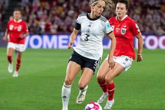Hendrichs schielen schon nach London - Im Viertelfinale gegen Österreich blieb die deutsche Verteidigung um Kathrin Hendrich im vierten Spiel in Folge ohne Gegentor. Gelingt das auch gegen Frankreich, ruft das Endspiel im Londoner Wembley-Stadion. 