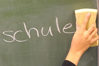 Herabfallende Wandtafel verletzt Grundschüler - 