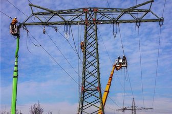 Herabhängendes Hochspannungskabel legt zeitweise Verkehr auf A 72 lahm - 