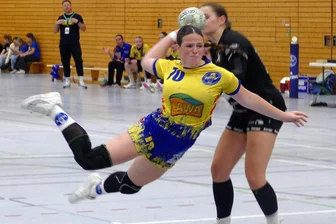 Herber Dämpfer für Marienbergs Handballerinnen - Mit acht Toren war Kreisläuferin Leona Wagner in Zwickau die erfolgreichste HSV-Werferin.