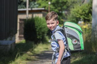 Herber Rückschlag: Kleiner Bruno aus Chemnitz braucht Stammzellspende - Das Foto zeigt Bruno Müller kurz vor seiner Einschulung in Euba. Nachdem er zwei Jahre zu großen Teilen im Krankenhaus verbracht hatte, freute er sich auf Gleichaltrige. Doch Mitte September wurden wieder Leukämiezellen gefunden.