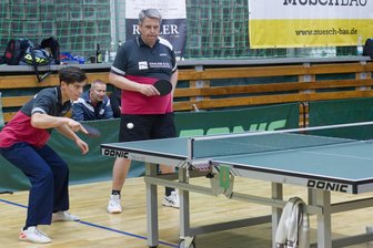 Herbert-Ramm-Turnier: Das stärkste Tischtennis-Duo kommt aus Mittelsachsen - Silas Klitzsch (links) und Falk Mehner holten sich den Turniersieg.