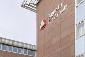 Herbstbelebung am Arbeitsmarkt im Erzgebirge bleibt aus - Die Agentur für Arbeit in Annaberg-Buchholz vermeldet einen leichten Rückgang der Arbeitslosenzahlen. Dennoch gibt es Sorgen.