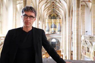 „Herbstschwere“ – Orgelkonzert im Freiberger Dom bietet Melancholisches und Heiteres - Domkantor Albrecht Koch spielt am Donnerstag auf den beiden Silbermann-Orgeln im Freiberger Dom.