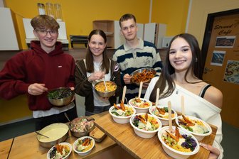 Hereinspaziert: Gymnasium in Frankenberg empfängt seine Gäste - Gesunde Ernährung spielte bei Jonas, Emma, Karl und Elise eine Rolle.