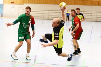 Herolder Frauen stehen vor Pokalkracher, Annaberger Handballer wollen das Ruder herumreißen: Was das Sportwochenende in der Region zu bieten hat - Manuel Teubner (hier gegen Limbach-Oberfrohna II) und der HC Annaberg-Buchholz wollen das Ruder in der Regionsliga endlich herumreißen.