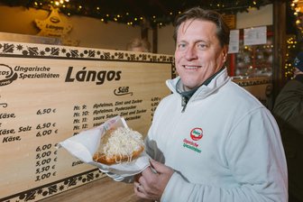 Herr Bakos und sein Langos: Warum stehen die Chemnitzer hier fast immer Schlange? - Tamás Bakos ist Chef einer Institution in der Chemnitzer Straßenküchen-Szene: Bakos Langos.