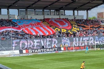 Herr Beuchold, wird der FSV Zwickau jetzt von Ultras regiert? - Die Ultra-Fangruppierung "Red Kaos" sorgt beim FSV Zwickau für die Choreografien im Fanblock "E5". 