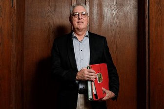 Herr Lange, wie arbeitet eigentlich ein Friedensrichter in Sachsen? - Früher hat Volker Lange als Polizist vermittelt, heute als Friedensrichter.