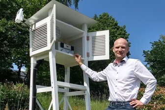 Herr Professor, wie wird das Wetter zum Bergstadtfest in Freiberg? - Martin Gräbner beobachtet seit 1995 in Gornsdorf Temperatur, Luftdruck, Niederschlag, Wind und Luftfeuchte.