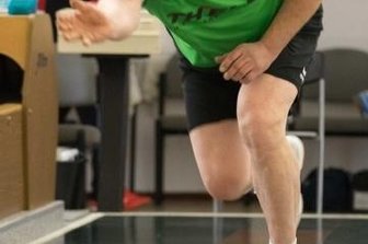 Herren mit zu großer Hypothek - Mit Schwung: André Grüttner aus der zweiten Mannschaft gewann sein Duell gegen Zwickau.