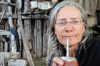 Herzheimat oder es gibt immer eine Lösung - Solveig Schmidt genießt Mate, das Nationalgetränk Argentiniens. Die Naundorferin ist erneut mit ihren beiden Pferden Don Socke und Canela in dem Land unterwegs.