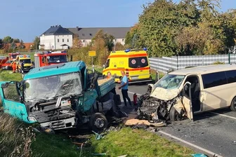 Herzinfarkt am Steuer: Taxifahrer stirbt nach Verkehrsunfall bei Leisnig - 