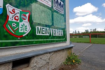 Herzinfarkt beim Fußballtraining: Spendenaktion für verstorbenen Westsachsen (35) bringt fast 100.000 Euro - Beim Fußballtraining der Sportgemeinschaft Callenberg ist ein 35-jähriger Familienvater Anfang April zusammengebrochen.