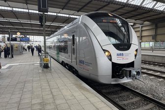 Heute Ausfälle und Verspätungen bei RE 6 und S 5: Das ist der Grund - Sowohl Reisende der Linie RE6 (Foto) als auch der S-Bahn-Linien S5 und S5X sind am Dienstag von einem Notarzteinsatz betroffen.