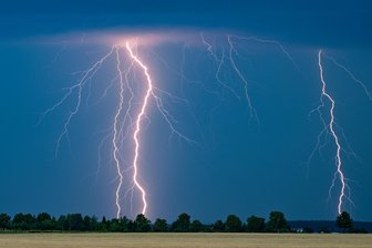 Heute Starkregen, Sturmböen und Gewitter: Unwetter rollt auf Sachsen zu - Wetterdienst warnt - Zwar blitzt es heute auch in Sachsen, aber vor allem der Starkregen dürfte die Menschen im Freistaat beschäftigen.