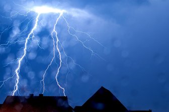 Heute wieder Schauer und Gewitter in Sachsen: Wann verschwindet die schwüle Luft endlich? - Gewitter ziehen am Mittwoch auch über Sachsen hinweg. Der Schwerpunkt liegt aber wohl woanders.