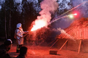 Hexenfeuer im Erzgebirge: Von Anzündshow bis Hexentanz - Das Hexenfeuer in Frohnau ist mit einer Anzündshow verbunden. Hier ein Bild aus dem vergangenen Jahr.
