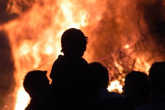 Hexenfeuer: In Chemnitz lodert es wieder - Ein gemütliches Beisammensein im Schein der Flammen: Am Samstag sollen nach zwei Jahren Coronapause auch in Chemnitz wieder Thema Hexenfeuer lodern und Besucher anlocken. 