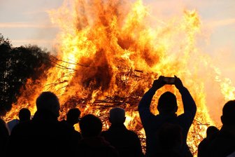 Hexenfeuer in Chemnitz: Wo man am Donnerstag feiern kann - Acht große und zahlreiche kleine Hexenfeuer werden am Donnerstag in Chemnitz angezündet.