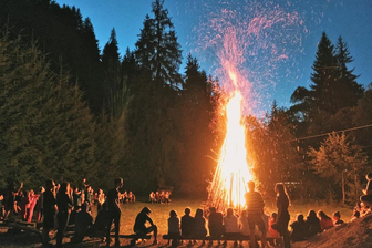 Hexenfeuer in Sachsen 2024: Wo brennen am 30. April in der Region die Höhenfeuer? - Vom 30. April zum 1. Mai erfreuen sich Maifeuer großer Beliebtheit.